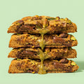 Cookie pistache et pépites de chocolat au lait fait maison livré en France en 48H.